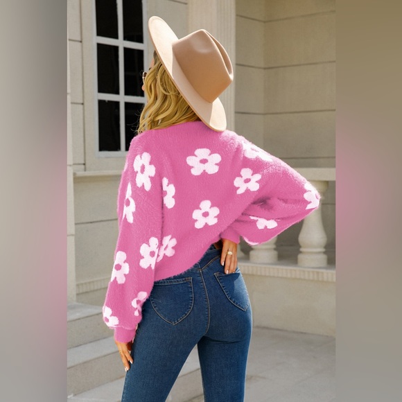 Pink Daisy Floral Pattern Print Fuzzy cropped open front cardigan - Picture 4 of 4